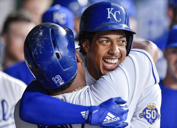 Sport Bilder des Tages August 28, 2018 - Kansas City, MO, USA - The Kansas City Royals Adalberto Mondesi gets a hug from Salvador Perez after Mondesi hit a solo home run in the third inning against the Detroit Tigers at Kauffman Stadium in Kansas City, Mo., on Tuesday, Aug. 28, 2018. Detroit at Kansas City - ZUMAm67_ 20180828_zaf_m67_036 Copyright: xJohnxSleezerx