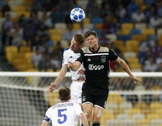 August 28, 2018 - Mykyta Burda ( L) of Dynamo vies with Klaas Jan Huntelaar (R) of Ajax during the UEFA Champions League play off, second leg soccer match between Ajax and Dynamo Kyiv in Kyiv, Ukraine, 28 August 2018. UEFA Soccer 2018: Ajax 0:0 Dynamo Kyiv - ZUMAs334 20180828_zap_s334_011 Copyright: xAnatoliixStepanovx