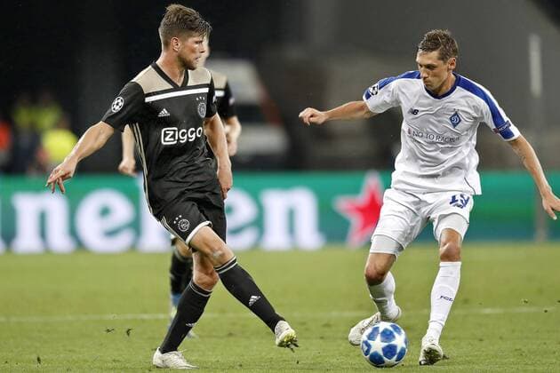 KIEV, Ukraine, 28-08-2018, Stadium NSK Olimpiejsky, football, season 2018 2019, Champions League Play-offs , Ajax player Klaas Jan Huntelaar (L) and Dynamo Kiev player Denys Gamash (R) during the game Dynamo Kiev - Ajax (0-0) . Dynamo Kiev - Ajax  x2431751x