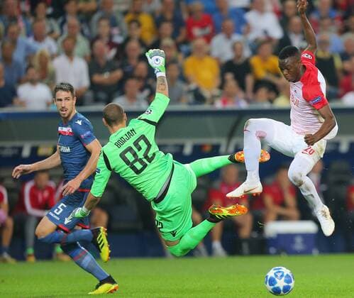 SOCCER - CL quali, RBS vs Belgrade SALZBURG,AUSTRIA,29.AUG.18 - SOCCER - UEFA Champions League qualification play-off, Red Bull Salzburg vs FC Red Star Belgrade. Image shows Milos Degenek, Milan Borjan (Belgrade) and Patson Daka (RBS). GEPAxpictures xThomasxBachun
