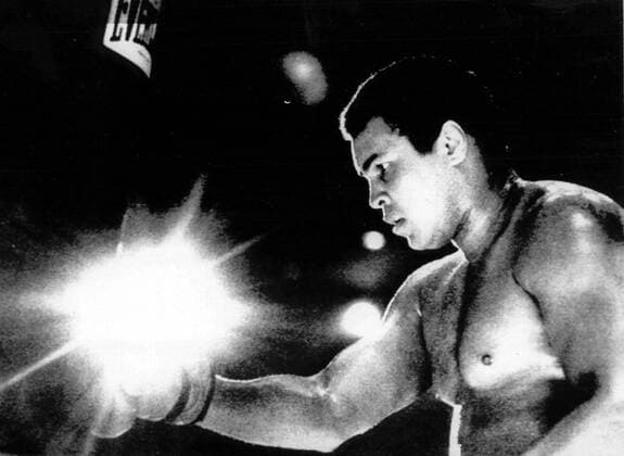 TRYING TO REGAIN THE SPOTLIGHT AS A BOXER IS NO EASY TASK FOR THE 39-YEAR-OLD FORMER CHAMPION MUHAMMAD ALI. ALI WORKS OUT WITH A HEAVY BAG DURING HIS TRAINING SESSION 03 12 IN REPARATION FOR HIS FIGHT AGAINST TREVOR BERBICK SCHEDULED FOR 11 12.. .JEP WST BELGA  x85196604stx