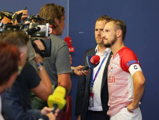 SOCCER - CL quali, RBS vs Belgrade SALZBURG,AUSTRIA,29.AUG.18 - SOCCER - UEFA Champions League qualification play-off, Red Bull Salzburg vs FC Red Star Belgrade. Image shows Andreas Ulmer (RBS) in the mixed zone. GEPAxpictures xThomasxBachun