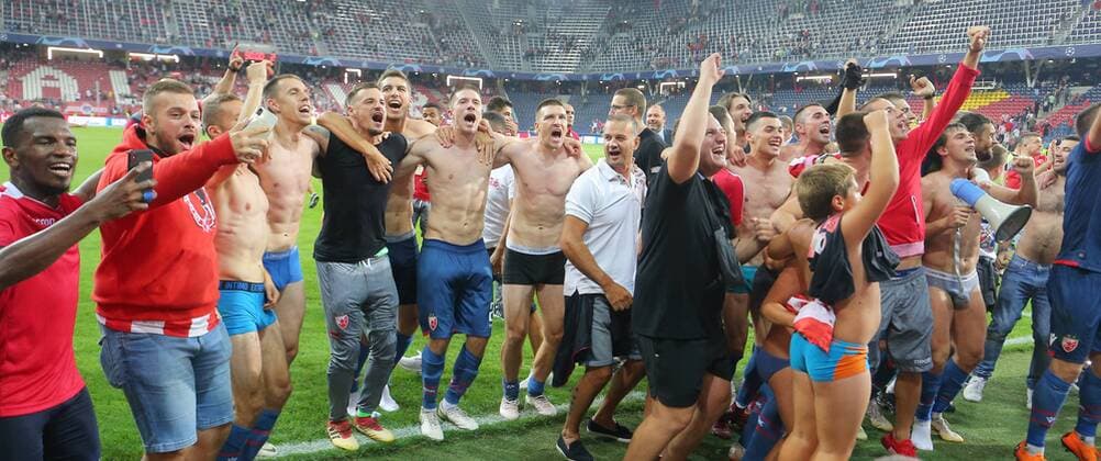 SOCCER - CL quali, RBS vs Belgrade SALZBURG,AUSTRIA,29.AUG.18 - SOCCER - UEFA Champions League qualification play-off, Red Bull Salzburg vs FC Red Star Belgrade. Image shows fans of FC Red Star Belgrade. Keywords: rejoycing. GEPAxpictures xThomasxBachun