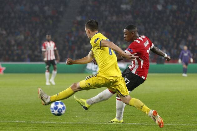 (L-R), Aleksei Rios of BATE Borisov, Steven Bergwijn of PSV during the UEFA Champions League play offs round second leg match between PSV Eindhoven and BATE Borisov at the Philips stadium on August 29, 2018 in Eindhoven, The Netherlands UEFA Champions League 2018 2019 xVIxVIxImagesx xJeroenxPutmansxIVx 11934608