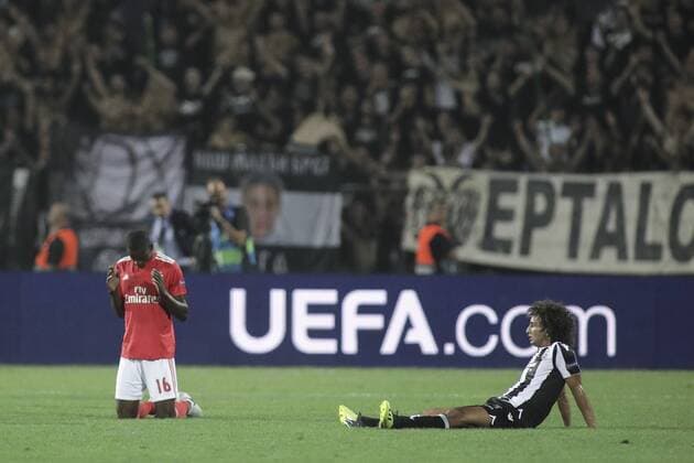 (180830) -- THESSALONIKI, Aug. 30, 2018 -- Benfica s Alfa Semedo (L) and PAOK s Amr Warda react after the Champions League Play-Off leg 2 soccer match between PAOK Salonika and SL Benfica at Toumpa Stadium in Thessaloniki, Greece, on Aug. 29, 2018. Benfica won 4-1. ) (SP)GREECE-THESSALONIKI-CHAMPIONS LEAGUE-PAOK SALONIKA VS SL BENFICA DimitrisxTosidis 