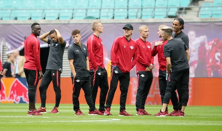 RB Leipzig Luhansk Soccer Euro League Qualifiers Leipzig 30 08 2018 Red Bull Arena Soccer UEFA Euro League Qualification PlayOff 2nd leg RB Leipzig vs FK Sorja Luhansk Pictured Leipzigs kicker at the pre-match check-in For the violation of personal rights and data protection of the persons depicted PICTURE POINT and or the author of the photo no liability