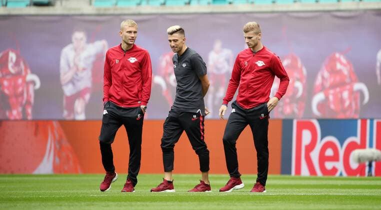 RB Leipzig Luhansk Soccer Euro League Qualifiers Leipzig 30 08 2018 Red Bull Arena Soccer UEFA Euro League Qualification PlayOff 2nd leg RB Leipzig vs FK Sorja Luhansk Pictured Leipzigs kicker at the pre-match stadium Konrad Laimer 27 RB Leipzig Kevin Kampl 44 RB Leipzig and Timo Werner 11 RB Leipzig PICTURE POINT resp. The author of the photo assumes no liability for the violation of the privacy rights and the privacy of the persons depicted