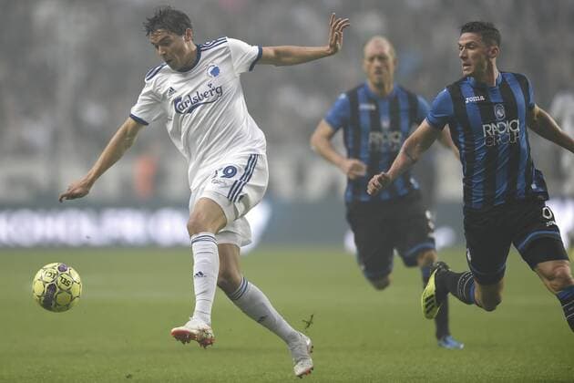 Robert Skov og Atalanta s Jose Luis Palomino. Europa League kamp mellem FCK-Atalanta i Telia Parken torsdag den 30 august 2018. , Copenhagen Denmark  Copyright: LiselottexSabroex cop104 spdk20180830-184440-L