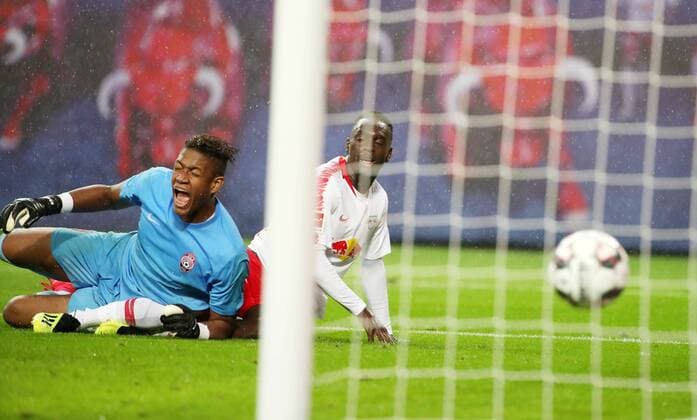 RB Leipzig Luhansk Soccer Euro League Qualifiers Leipzig 30 08 2018 Red Bull Arena Soccer UEFA Euro League Qualification PlayOff Return Match First leg RB Leipzig vs. FK Sorja Luhansk Pictured goal for RB Leipzig Jean Kevin Augustin 29 RB Leipzig faces 2 2 against goalkeeper Luiz Felipe 73 Luhansk PICTURE POINT or the author of the photo assumes no liability for the violation of personal rights and data protection of the persons depicted