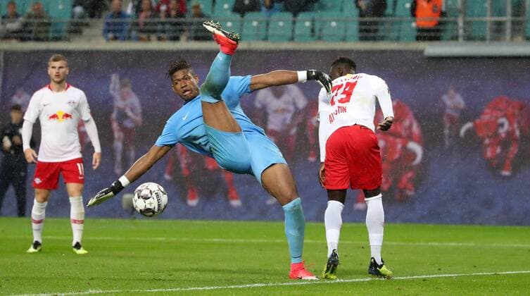 RB Leipzig Luhansk Soccer Euro League Qualifiers Leipzig 30 08 2018 Red Bull Arena Soccer UEFA Euro League Qualification PlayOff 2nd leg RB Leipzig vs FK Sorja Luhansk In the picture from the left Goalkeeper Luiz Felipe 73 Luhansk and Jean Kevin Augustin 29 RB Leipzig For the violation of personal rights and PICTURE POINT or the author of the photo assumes no liability for the privacy of the persons depicted