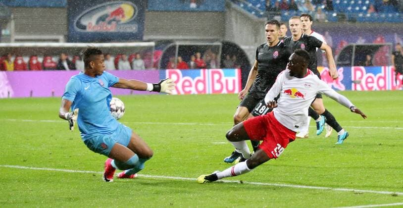 RB Leipzig Luhansk Soccer Euro League Qualifiers Leipzig 30 08 2018 Red Bull Arena Soccer UEFA Europa League Playoff Qualifiers RUKE RB Leipzig vs FK Sorja Luhansk UKR Goal for Leipzig to 2 2 equalizer Pictured goalkeeper Luiz Felipe 73 Luhansk and goalscorer Jean Kevin Augustin 29 RB Leipzig