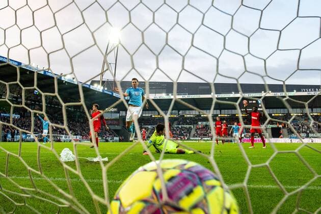 180830 Marcus Antonsson of Malmö FF scores 1 0 during the Europe League qualifying match between Midtjylland and Malmö FF on August 30, 2018 in Herning Photo Ludvig Thunman BILDBYR N code LT 35529  Copyright: LUDVIGxTHUNMAN BB180830LT057