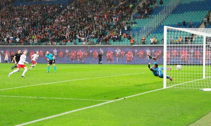 RB Leipzig Luhansk Soccer Euro League Qualifiers Leipzig 30 08 2018 Red Bull Arena Soccer UEFA Euro League Qualification PlayOff Return Match First leg RB Leipzig vs FK Sorja Luhansk Pictured goal for RB Leipzig Emil Forsberg 10 RB Leipzig scores by hand penalty 3 2 For the violation of personal rights and the privacy of the persons depicted PICTURE POINT or the author of the photo assumes no liability