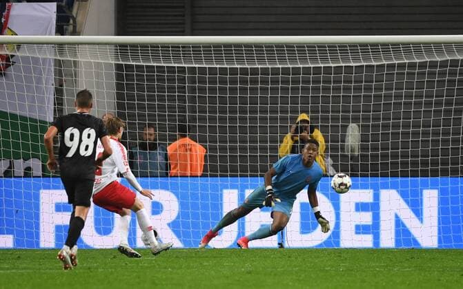 Sorja Luhansk Emil Forsberg RB Leipzig scores the 3-2 goal against goalkeeper Luiz Felipe Sorja Luhansk 30 08 2018 Copyright: xMatthiasxKochx