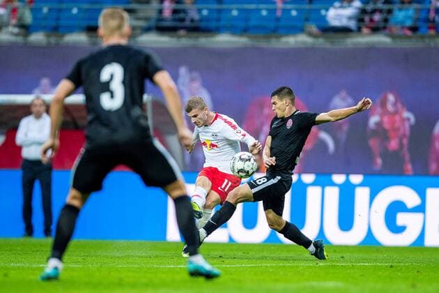Attacker Timo Werner 11 of RB Leipzig on the ball with defender Oleksandr Tymchyk 18 of FC Zorya Luhansk during the encounter in the UEFA Europa League RB Leipzig vs. Zorya Luhansk in the Red Bull Arena on 30 August 2018 in Leipzig Saxony Germany FB EL RB Leipzig FC Zorya Luhansk Copyright: xEIBNER HartmutxBoesenerx EP_HBR