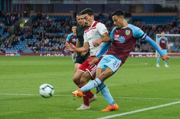 Burnley v Olympiakos F.C. UEFA Europa League Dwight McNeil of Burnley gets a cross in ahead of Lazaros Christodoulopoulos of Olympiakos during the UEFA Europa League match at Turf Moor, Burnley Content Not Available For UK Newspapers Copyright: xMattxWilkinsonx FIL-12218-0018