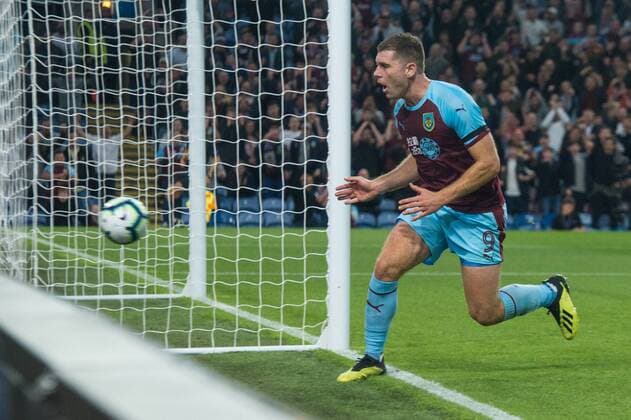 Burnley v Olympiakos F.C. UEFA Europa League Sam Vokes of Burnley heads narrowly wide during the UEFA Europa League match at Turf Moor, Burnley Content Not Available For UK Newspapers Copyright: xMattxWilkinsonx FIL-12218-0019