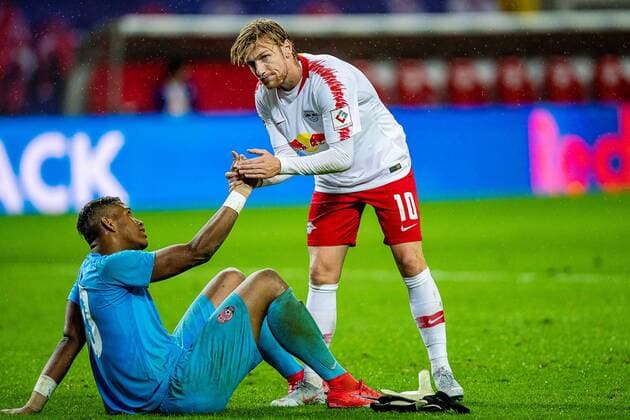 Attacking player Emil Forsberg 10 of RB Leipzig holds the hand of goalkeeper Luis Philippe 73 of FC Zorya Luhansk after the match during the match in the UEFA Europa League return match between RB Leipzig and FC Zorya Luhansk at the Red Bull Arena on 30 August 2018 in Leipzig Saxony Germany FB EL RB Leipzig FC Zorya Luhansk Copyright: xEIBNER HartmutxBoesenerx EP_HBR