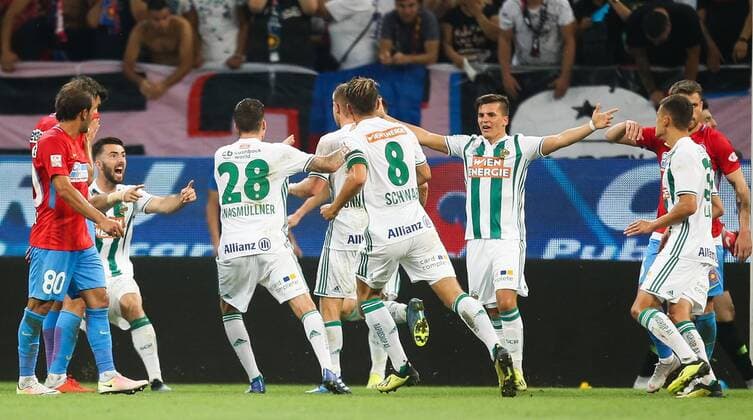 SOCCER - EL quali, Steaua vs Rapid BUCHAREST,ROMANIA,30.AUG.18 - SOCCER - UEFA Europa League, qualification, play off, Steaua Bukarest vs SK Rapid Wien. Image shows the rejoicing of Rapid. Keywords: Wien Energie. GEPAxpictures xPhilippxBrem