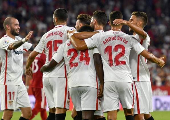 Sevilla FC s players celebrate the 1-0 lead against Sigma Olomuc during the UEFA Europa League playoff, second leg soccer match between Sevilla FC and Sigma Olomuc in Sevilla, southern Spain, 30 August 2018. Sevilla FC vs Sigma Olomuc !ACHTUNG: NUR REDAKTIONELLE NUTZUNG!  Copyright: xRaúlxCarox GRAF2979 20180830-636712653668427758