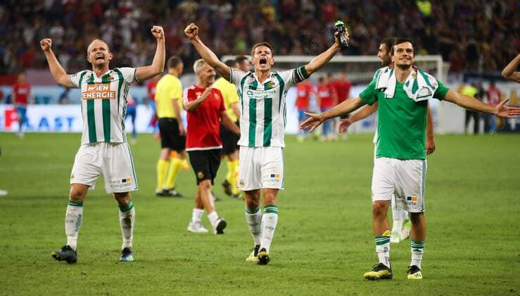 SOCCER - EL quali, Steaua vs Rapid BUCHAREST,ROMANIA,30.AUG.18 - SOCCER - UEFA Europa League, qualification, play off, Steaua Bukarest vs SK Rapid Wien. Image shows the rejoicing of Mario Sonnleitner (Rapid) and Stefan Schwab (Rapid) and Jeremy Guillmenot (Rapid). Keywords: Wien Energie. GEPAxpictures xPhilippxBrem