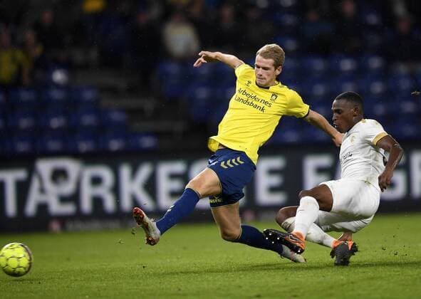 Nikolai Laursen, Broendby IF, BIF og Jhon Lucumi, KRC Genk kaemper om bolden i UEFA Europa League kvalifikationskampen paa Broendby Stadion mellem Broendby IF og KFC Genk den 30. August 2018. , Broendby Denmark  Copyright: ©LarsxMoeller LarsxMoellerx spdk20180830-225352-L