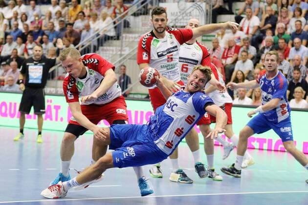 Dino Corak TV Grosswallstadt 24 past Jan von Boenigk ASV Hamm Westphalia 95 left and Jan Brosch ASV Hamm Westphalia 5 back ASV Hamm Westphalia vs TV Grosswallstadt Handball 2 Bundesliga 31 08 2018 ASV Hamm Westphalia vs TV Grosswallstadt Handball 2 Bundesliga 31 08 2018 Hamm Copyright: xEIBNER JanxStrohdiekx EP_JSK