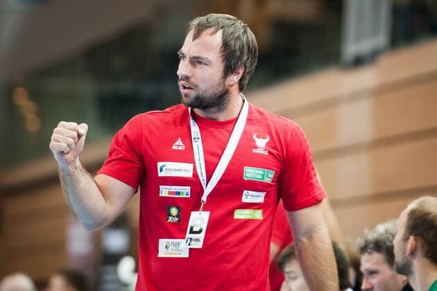 Clenched fist at Ceven Klatt Coach Rhein Vikings HC Rhein Vikings vs HSC 2000 Coburg Handball 2 Bundesliga 31 08 18 Dusseldorf NRW Germany Castello Copyright: xdnet_nszx