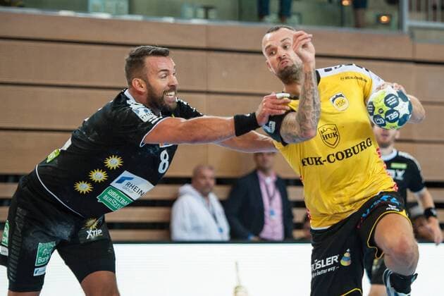 Florian Billek No. 21 HSC Coburg is prevented from throwing here by Philipp Pöter No. 8 Rhein Vikings HC Rhein Vikings vs HSC 2000 Coburg Handball 2 Bundesliga 31 08 18 Düsseldorf NRW Germany Castello Copyright: xdnet_nszx