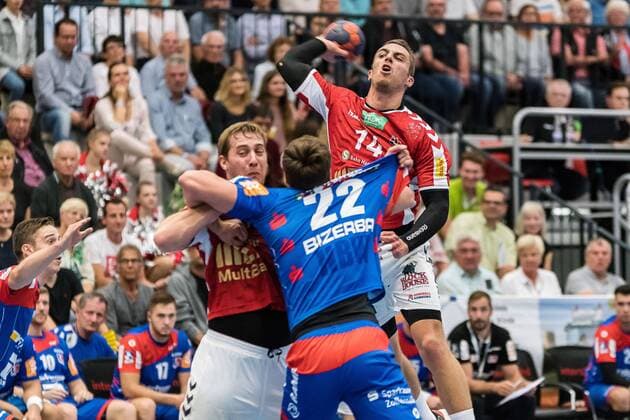 Jona Schoch HBW Balingen Weilstetten 22 Lukas Ossenkopp Handball Sportverein Hamburg 14 HBW Balingen Weilstetten vs Handball Sport Club Hamburg Handballl DKB Men 2 Bundesliga 2 Gameday League Season 18 19 GER 31 08 2018 HBW Balingen Weilstetten vs Handball Sport Club Hamburg Handballl DKB Men 2 Bundesliga 2 Gameday Season 18 19 GER 31 08 2018 Balingen Copyright: xEIBNER WolfgangxFrankx EP_WFK