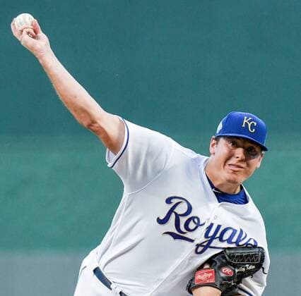 Sport Bilder des Tages August 31, 2018 - Kansas City, MO, USA - Kansas City Royals pitcher Brad Keller throws against the Baltimore Orioles at Kauffman Stadium in Kansas City, Mo., on Friday, Aug. 31, 2018. Baltimore at Kansas City - ZUMAm67_ 20180831_zaf_m67_014 Copyright: xJohnxSleezerx