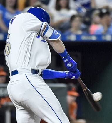 Sport Bilder des Tages August 31, 2018 - Kansas City, MO, USA - The Kansas City Royals Ryan O Hearn connects on a two-run home run in the eighth inning against the Baltimore Orioles at Kauffman Stadium in Kansas City, Mo., on Friday, Aug. 31, 2018. Baltimore at Kansas City - ZUMAm67_ 20180831_zaf_m67_031 Copyright: xJohnxSleezerx