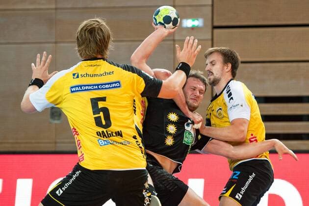 Markus Hagelin No 5 HSC Coburg and Pontus Zetterman No 27 HSC Coburg stop Bennet Johnen No 17 Rhein Vikings HC Rhein Vikings vs HSC 2000 Coburg Handball 2 Bundesliga 31 08 18 Dusseldorf NRW Germany Castello Copyright: xdnet_nszx