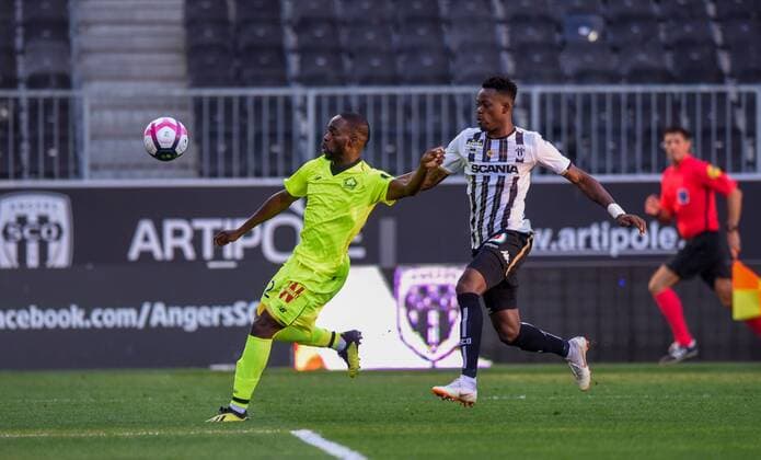 Fußball, SCO Angers - OSC Lille Jonathan Ikone ( LOSC ) - Abdoulaye Bamba ( Angers ) FOOTBALL : SCO Angers vs Lille OSC - Ligue 1 - Angers - 01 09 2018 FedericoPestellini Panoramic 