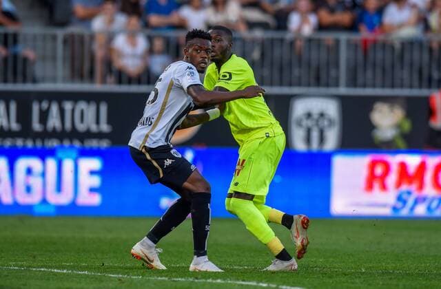 Fußball, SCO Angers - OSC Lille Abdoulaye Bamba ( Angers ) - Nicolas Pepe ( LOSC ) FOOTBALL : SCO Angers vs Lille OSC - Ligue 1 - Angers - 01 09 2018 FedericoPestellini Panoramic 