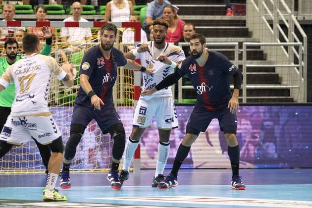 Jeremy Toto (Saint-Raphael) Nikola Karabatic (Paris) HANDBALL : Trophee des Champions - Demi-Finale - Paris Saint-Germain HB vs Saint-Raphael VHB - 01 09 18 KevinDomas Panoramic 