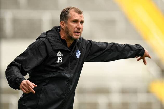 Coach Jochen Seitz SV Viktoria Aschaffenburg gestures gestures with the gestures gestures gesticulate gives action action Action Football Regionalliga Bayern FC Bayern Munich II SV Viktoria Aschaffenburg xslx
