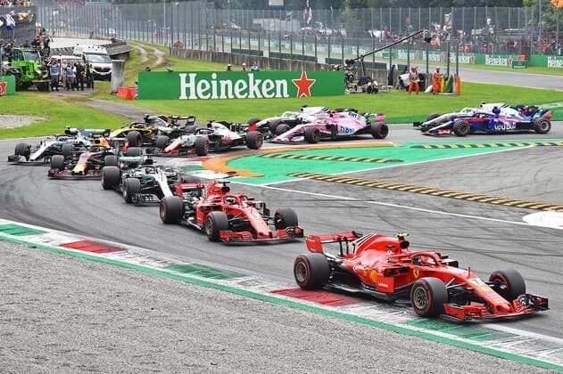 xekx 31 08 02 09 2018 FIA Formula 1 Championship Formula 1 Italian Grand Prix 2018 GP Italia Monza Pictured Start of the race Kimi Raikkonen FIN 7 Scuderia Ferrari behind Sebastian Vettel GER 5 Scuderia Ferrari and Lewis Hamilton GBR 44 Mercedes AMG Petronas Motorsport Monza Italy eel-fotografie Eberhard Krieger
