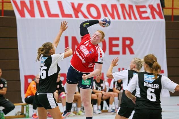SSP DHB Cup Women Round 1 TSG Ketsch 2 SG H2KU Herrenberg Ketsch v L 86 Rebecca Berg 7 Katja Hinzmann 6 Theresa Köhler Herrenberg v 11 Kerstin Foth Lenhardt Eibner Press Photo GER DHB Cup TSG Ketsch 2 SG H2KU Herrenberg Ketsch Copyright: xLenhardt xEibner-Pressefotox ep_eer