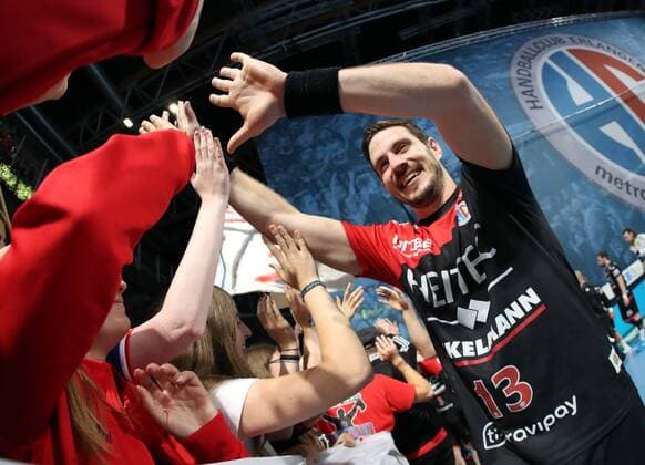 02 09 2018 Handball 1 Bundesliga DKB HBL Season 2018 2019 01 Gameday HC Erlangen Metropolitan Region Nuremberg HCE VfL Gummersbach DaMa Joy Cheers after the match Michael Haaß Haass 13 HC Erlangen HCE is clapping its fans