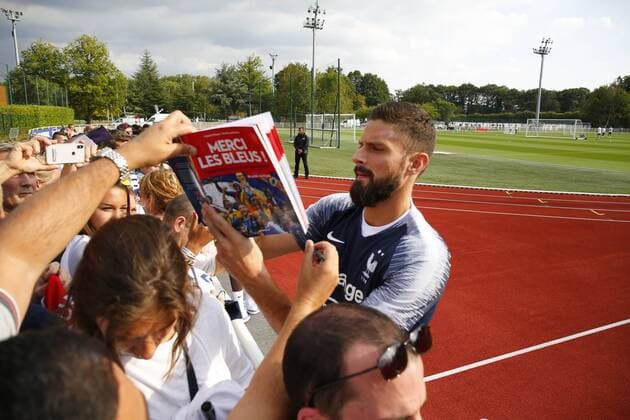 Fußball, Frankreich Training Giroud Olivier avec les supporters FOOTBALL : Entrainement Equipe de France - Clairefontaine - 03 09 2018 StephenCaillet Panoramic 
