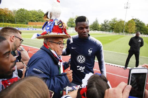 Fußball, Frankreich Training Pogba Paul avec les supporters FOOTBALL : Entrainement Equipe de France - Clairefontaine - 03 09 2018 StephenCaillet Panoramic 
