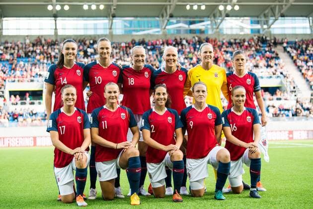 180904 The players of Norway pose for a team photo ahead of the FIFA Womens World Cup Qualifier match between Norway and Netherlands on September 4, 2018 in Oslo Photo Vegard Wivestad Grott BILDBYRAN Code VG 170218  Copyright: VEGARDxWIVESTADxGRoTT BB180904BB248