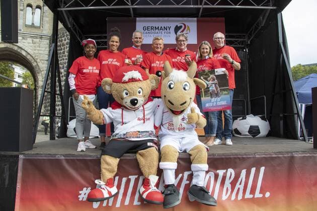 Roadshow EiscrEM 2024 Rudolfplatz Cologne Germany Date 04 09 2018 From left Shary Reeves Celia Sasic Jürgen Aust Michael Trippel Toni Schumacher Sonja Foot Peter Kron