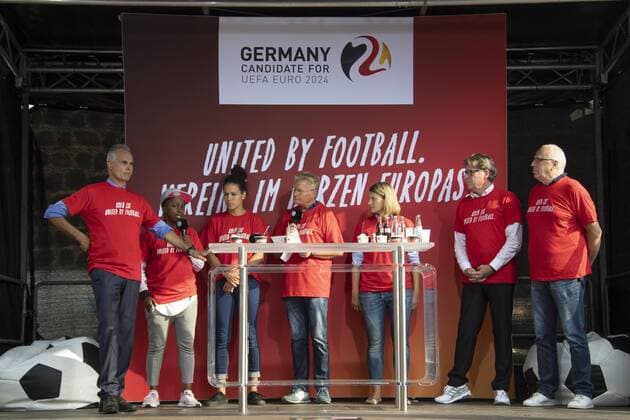 Roadshow EiscrEM 2024 Rudolfplatz Cologne Germany Date 04 09 2018 From left Jürgen Aust Shary Reeves Celia Sasic Michael Trippel Sonja Foot Toni Schumacher Peter Kron