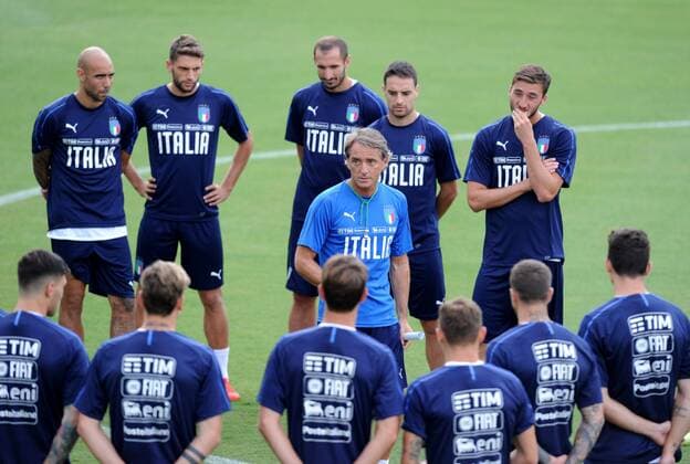 Fußball, Nationalteam Italien Training Photo LaPresse - Jennifer Lorenzini 04 September 2018 Firenze (Italy) Soccer Italy Italian Football meeting - "Coverciano" - training In the pic: Roberto Mancini and players during the training  Copyright: xJenniferxLorenzini LaPressex