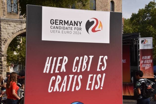 The stage on 04 09 2018 in Cologne will be distributed by the Cologne ambassadors of the possible European football championship 2024 in Germany under the slogan 2024 balls EiscrEM ice cream as anticipation of Cologne as the venue