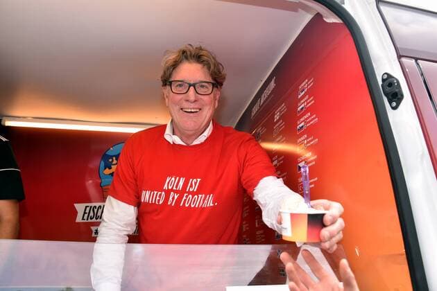 ex football goalkeeper Toni Schumacher distributes ice on 04 09 2018 in Cologne, the Cologne ambassadors distribute the possible football EM 2024 in Germany under the slogan 2024 balls EiscrEM ice as anticipation of Cologne as venue