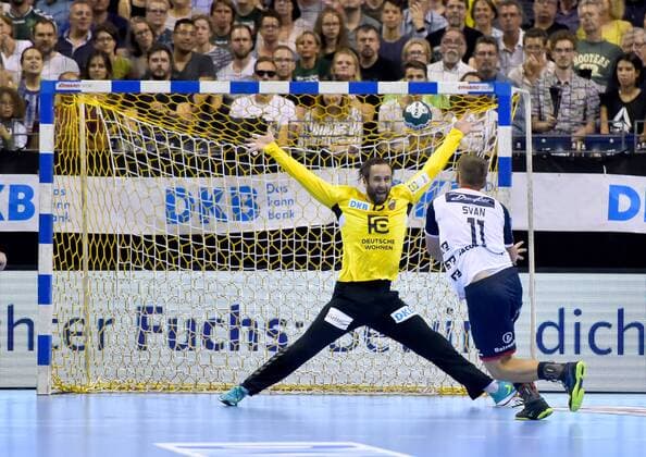 Sport Themen der Woche KW36 Sport Bilder des Tages 04.09.2018, xlakx, Handball HBL, Fuechse Berlin - SG Flensburg-Handewitt emspor, v.l. Silvio Heinevetter(Fuechse Berlin 12),Lasse Svan(SG Flensburg-Handewitt 11). Berlin *** 04 09 2018 xlakx Handball HBL Fuechse Berlin SG Flensburg Handewitt emspor v Silvio Heinevetter Fuechse Berlin 12 Lasse Svan SG Flensburg Handewitt 11 Berlin