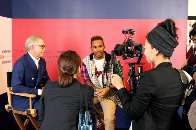 US fashion designer Tommy Hilfiger (L) and Formula One champion Lewis Hamilton (C) address the media before the presentation of the new collection of the US brand, in Shanghai, China, 04 September 2018. Tommy Hilfiger and Lewis Hamilton get on the runway to fullfill a dream !ACHTUNG: NUR REDAKTIONELLE NUTZUNG!  Copyright: xPaulaxEscaladax SHA01 20180904-636716944997321708